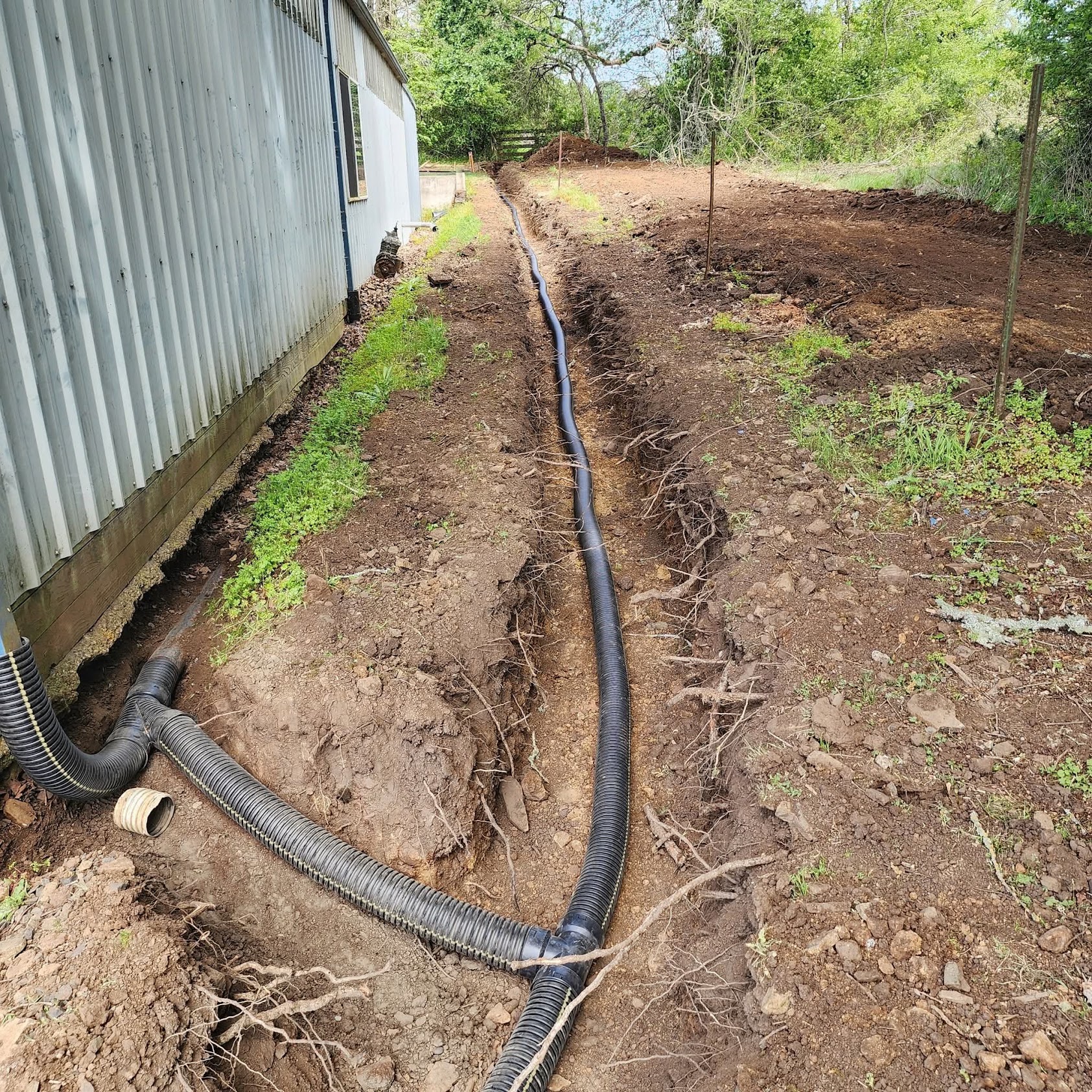 Drainage along a shop